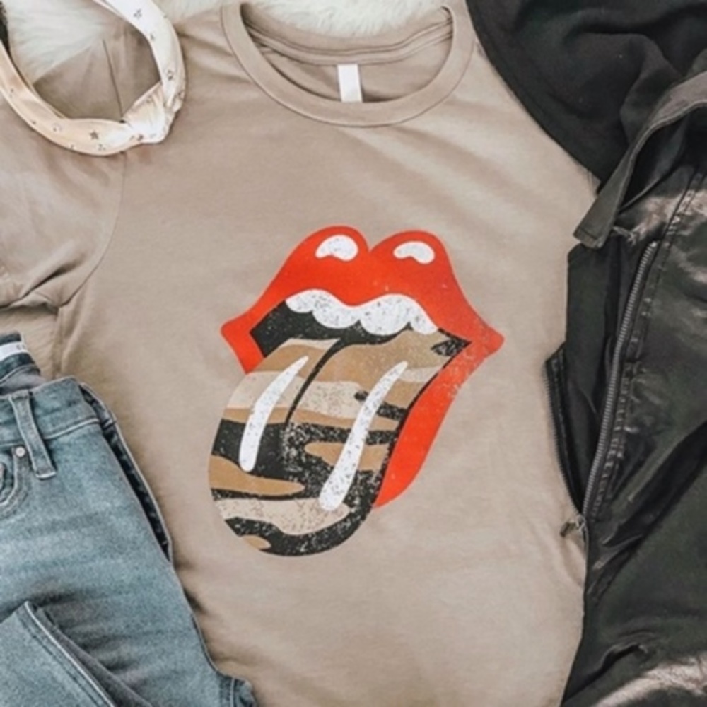 Camo Lips Tee Top ( T-shirt Tops Rolling ) - Picture 2 of 2